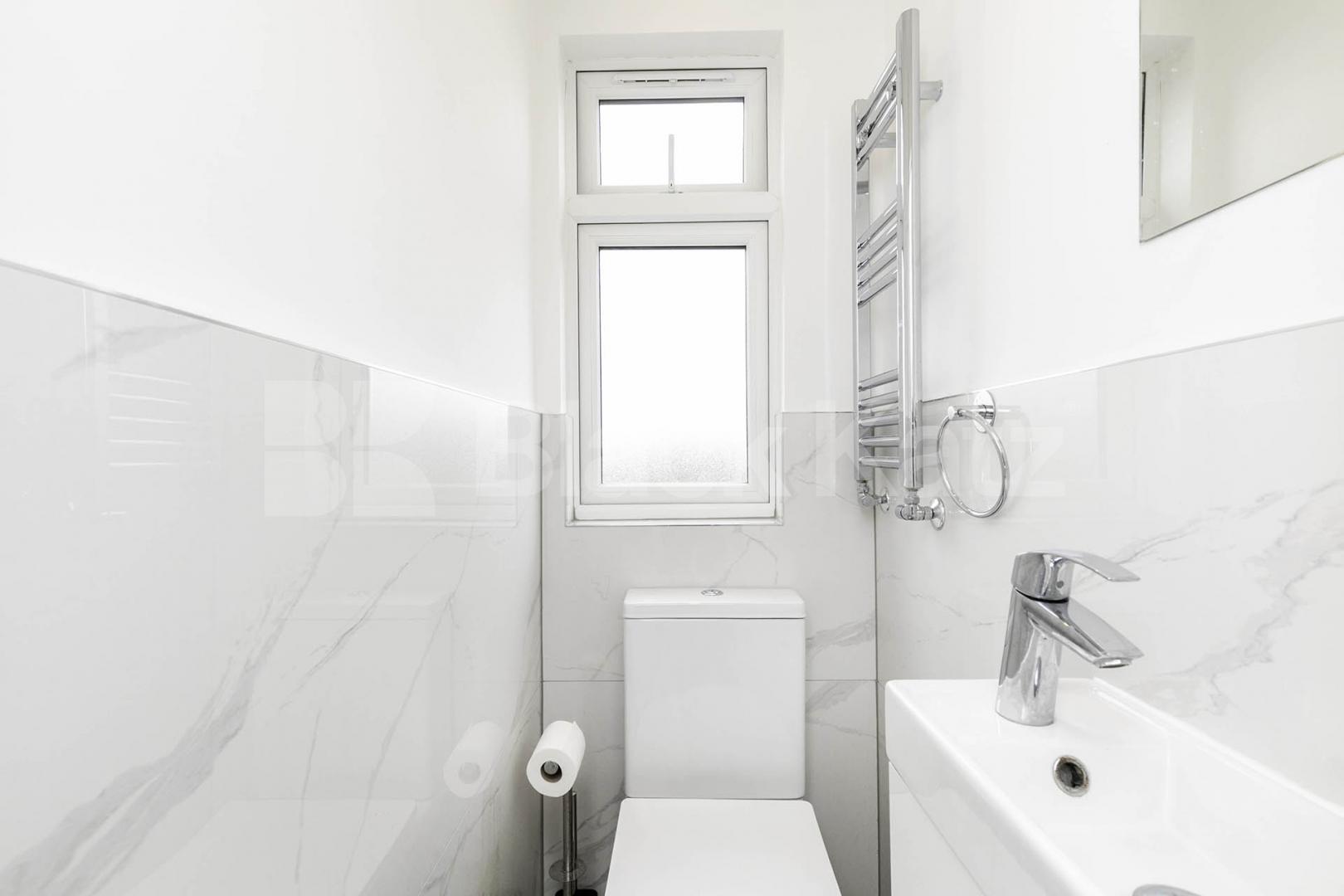 Stunning 5-Bedroom Family Home to Let in Southgate Osidge Lane, Southgate 